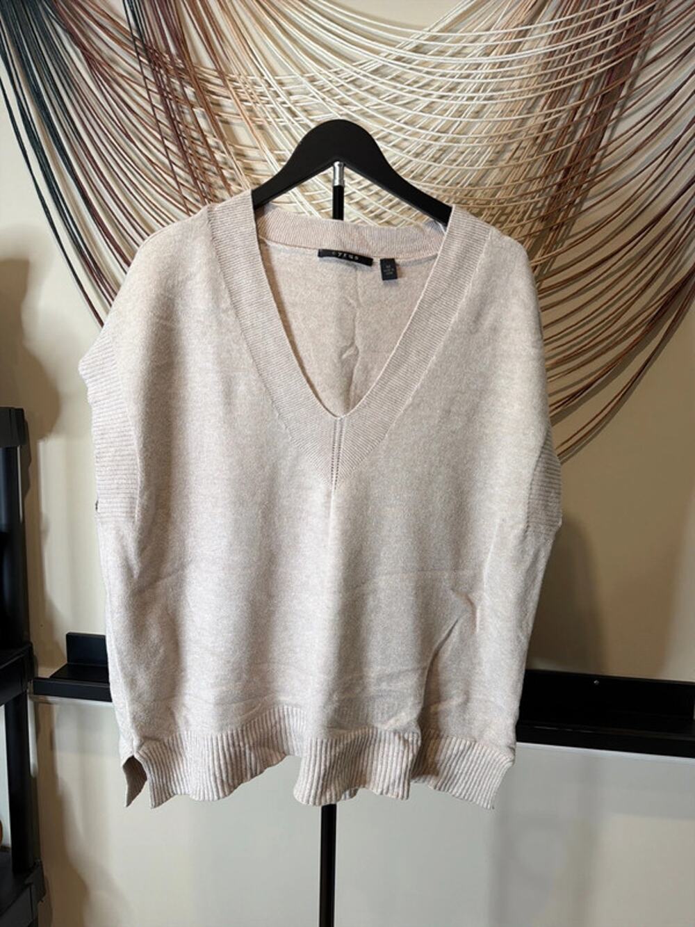 Cyrus oversized sweater vest oatmeal EUC M 3038